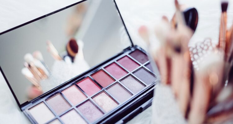 selective focus photography of eyeshadow palette